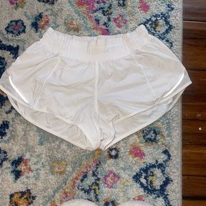 LULULEMON white hotty hot shorts 2.5 inch size 2